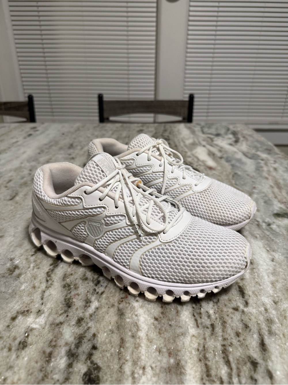 Women’s Size 7.5 K-Swiss Tubes White Running Sneakers
